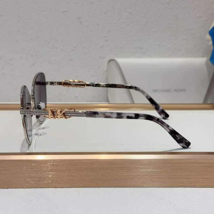 Picture of Michael Kors Sunglasses _SKUfw74775174fw